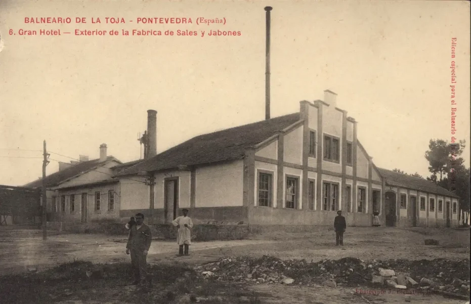 Fotografía antigua de la fábrica y tienda de productos de La Toja en O Grove, 1909