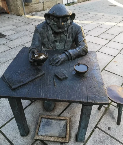 Monumento a Floreano, personaje del humor gallego en O Grove