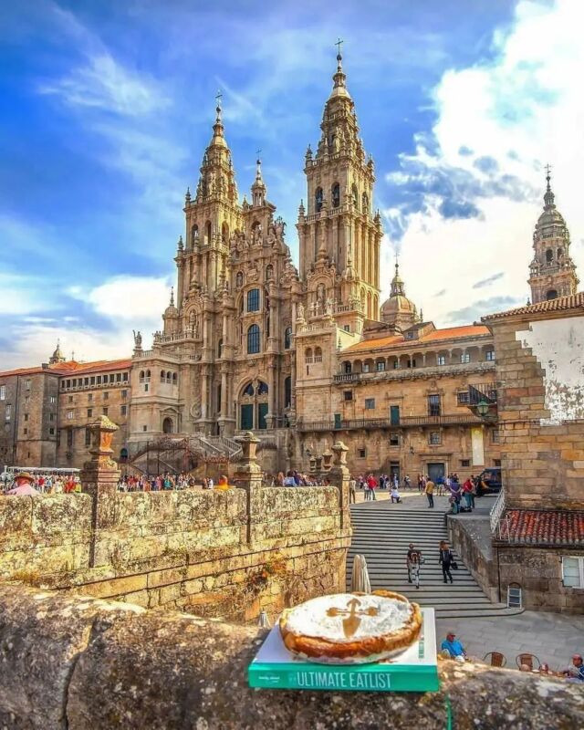 Catedral De Santiago De Compostela, La Coruña, Galicia 💛🌺 #galicia #livelovespain by danflyingsolo