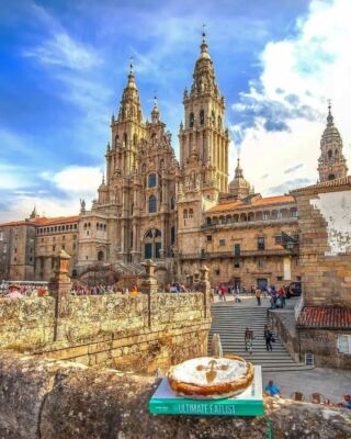 Catedral De Santiago De Compostela, La Coruña, Galicia 💛🌺 #galicia #livelovespain by danflyingsolo