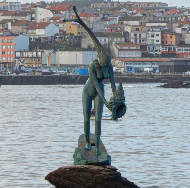 A Madama de Silgar embajadora de Sanxenxo y al fondo Portonovo #riasbaixas #ríasbaixas #sanxenxo #sanxenxomola #portonovo turismosanxenxo riasbaixas #galicia #galiciamola #galiciacalidade #galiciamaxica #galicia_en_fotos #galicia_mola #galicia_enamora #asi_es_galicia #somosgalegos #igersgalicia #lugaressecretosdegalicia #vivamoscomogalegos #galiciaturismo #descobregalicia #galiciaterraunica #galiciaenfotos galicia_demoda #pontevedra #silgar #spain spain